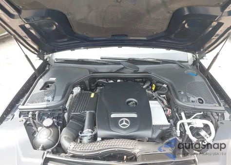 2017 Mercedes-Benz E 300 4Matic z USA, uszkodzony, nr VIN WDDZF4KB2HA012027